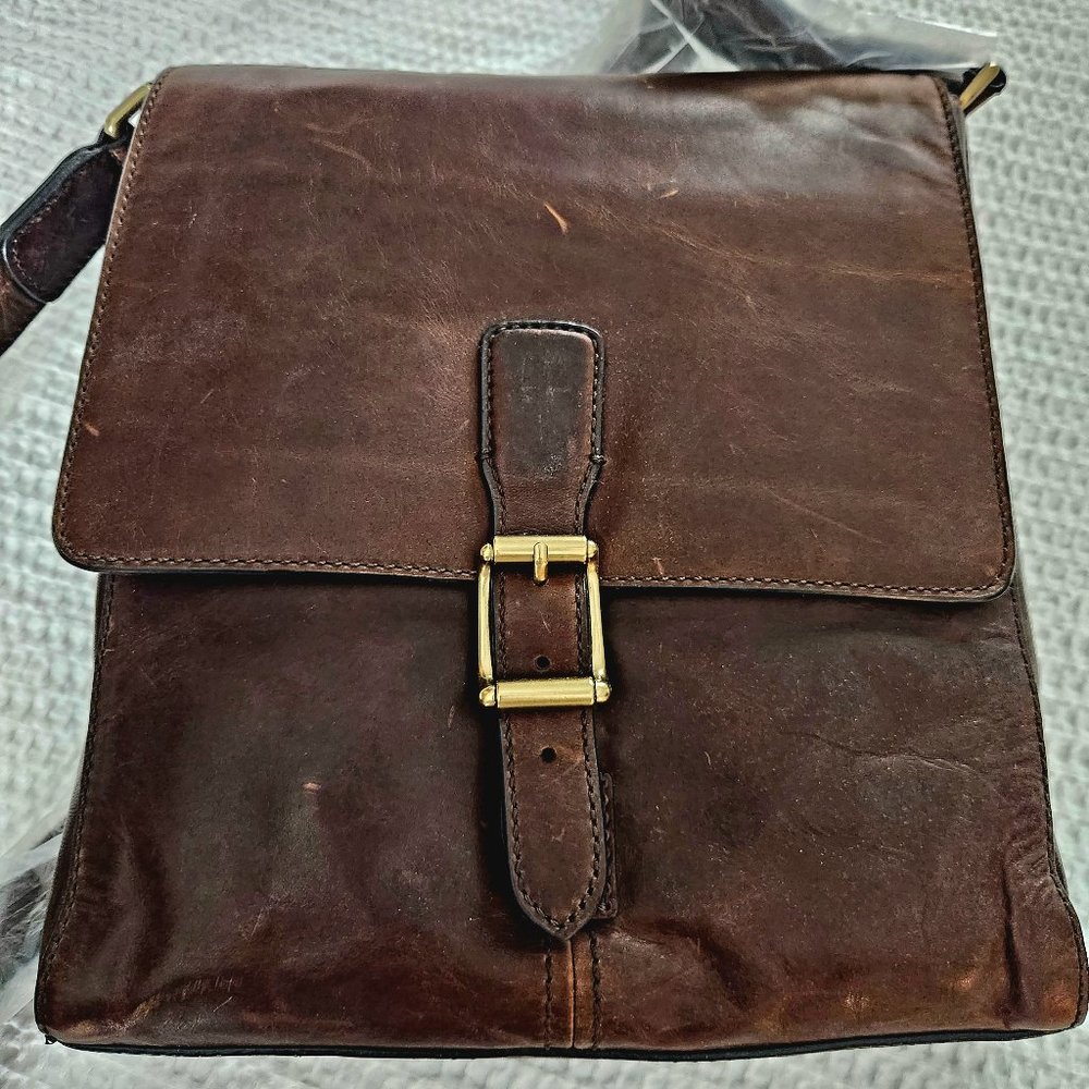 Frye ~ Logan Small Messenger Bag ~ Dark Brown Leather